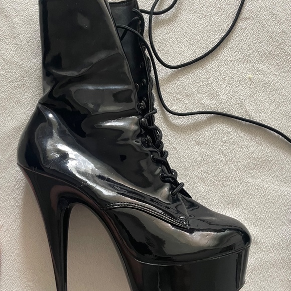 Pleaser Delight -1020 Boots , size 11. High hill. Half price - Picture 2 of 6